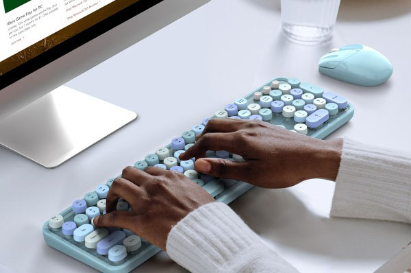 retro keyboard and mouse